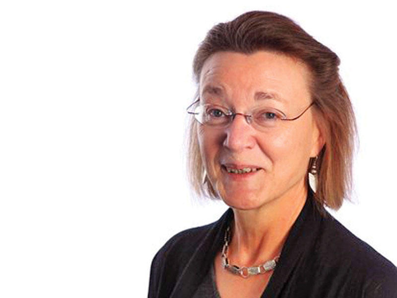 البروفيسورة جوليا براي