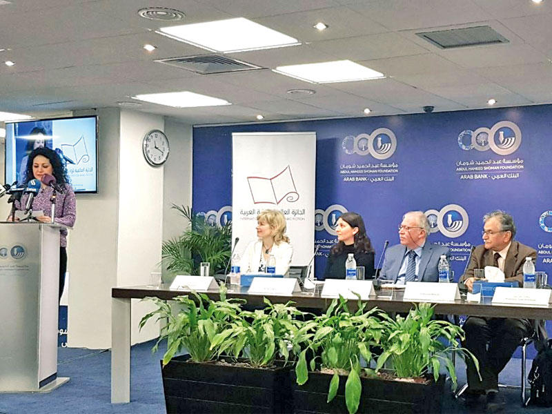 المشاركون في المؤتمر الصحافي 