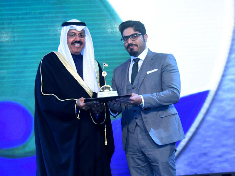 النواف مكرماً د. أحمد نبيل