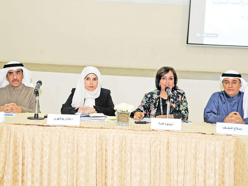 بوشهري تتوسط المضف والملا والوقيان خلال الندوة