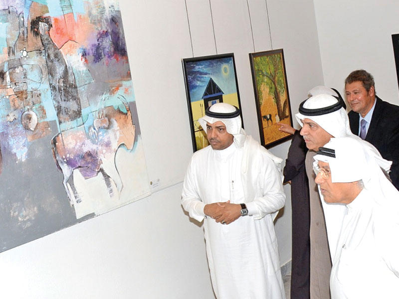 اليوحة وسامي محمد أثناء الجولة في المعرض