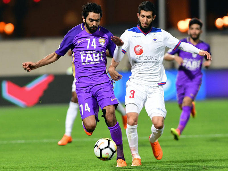 جانب من مباراة العين والشارقةn