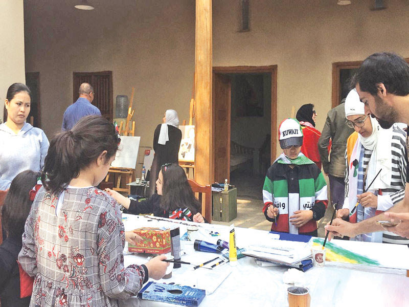 من أجواء الورشة في المرسم الحر 