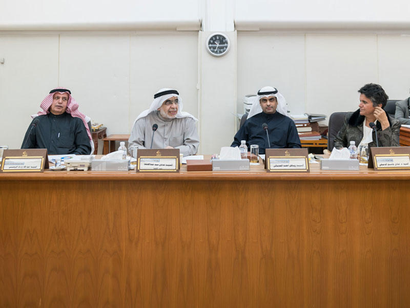 لجنة الميزانيات البرلمانية في اجتماع سابق