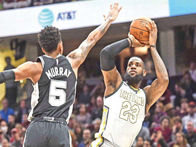 جيمس نجم سبيرز في محاولة أمام كليفلاند