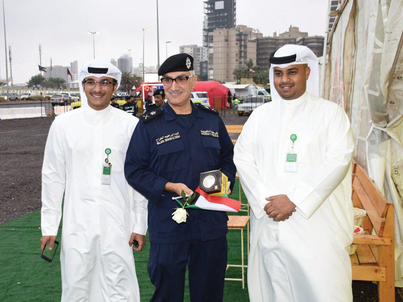 اللواء إبراهيم الطراح متوسطاً فريق «بيتك» 