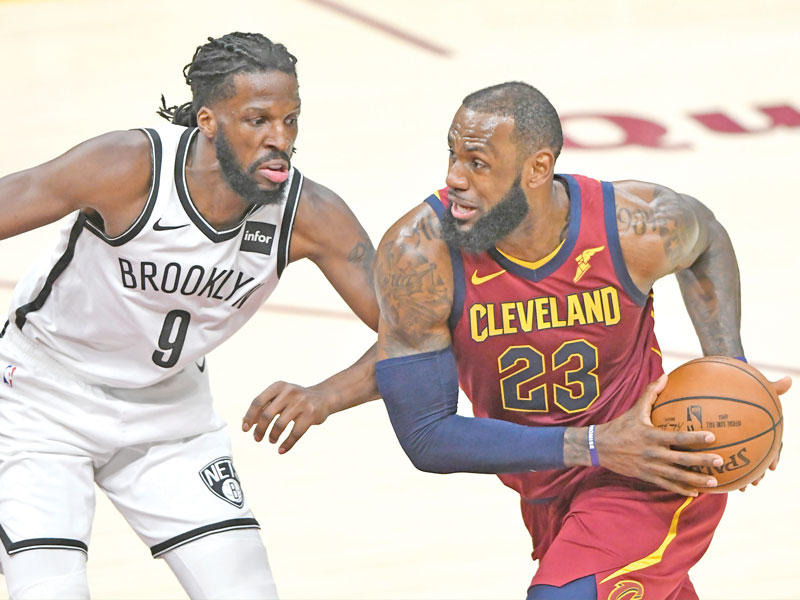 ليبرون جيمس نجم كليفلاند خلال مواجهة نتس