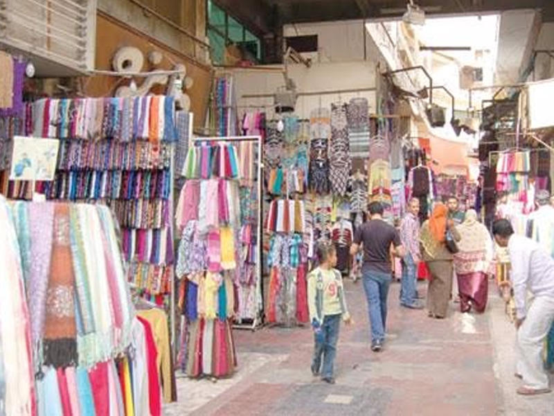 سوق الأقمشة في حي الأزهر الشعبي بالقاهرة