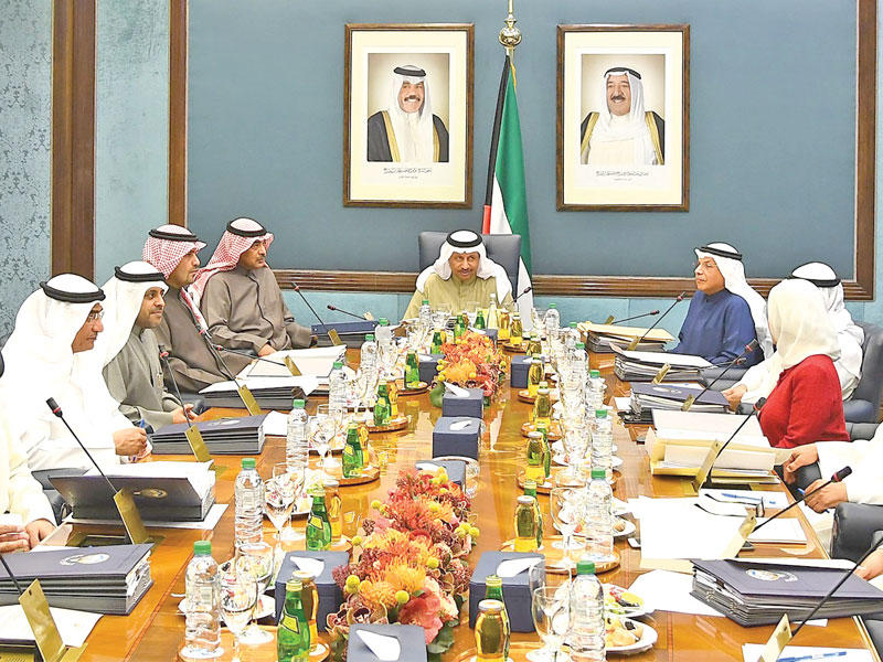 المبارك مترئسا اجتماع مجلس الوزراء أمس