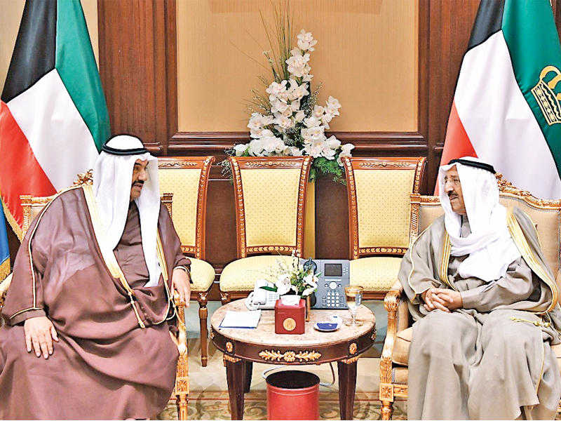 صاحب السمو مستقبلاً ناصر المحمد أمس