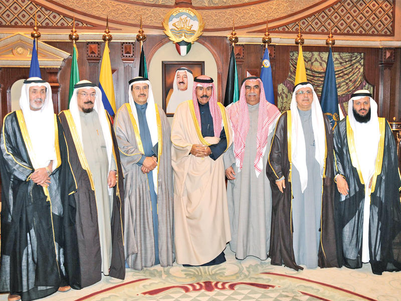 ولي العهد مستقبلاً محافظ ومختاري مبارك الكبير أمس