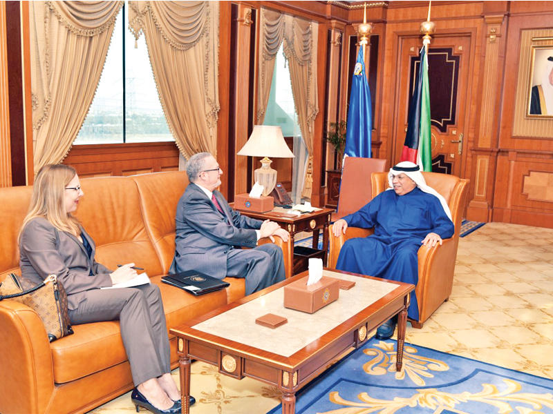 الجراح مستقبلاً السفير الاميركي أمس