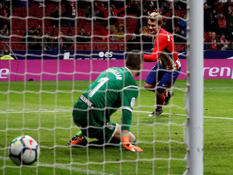 غريزمان نجم أتلتيكو مدريد يحرز هدفه في مرمى ليغانيس