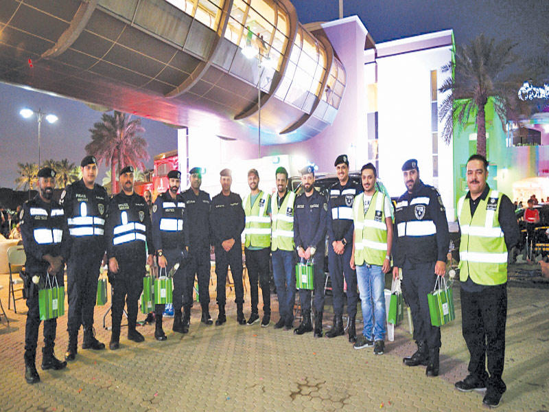 «التجاري» مكرماً رجال الأمن والمرور