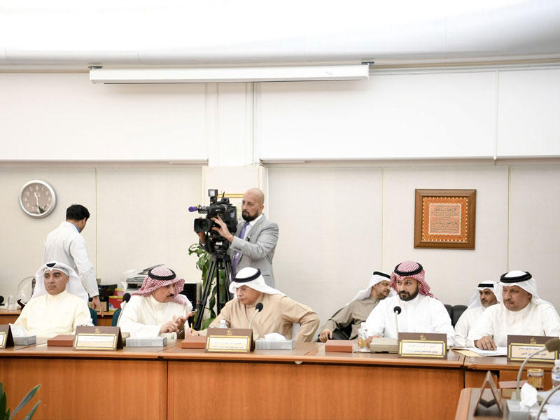 الجراح في اجتماع «حقوق الإنسان» أمس