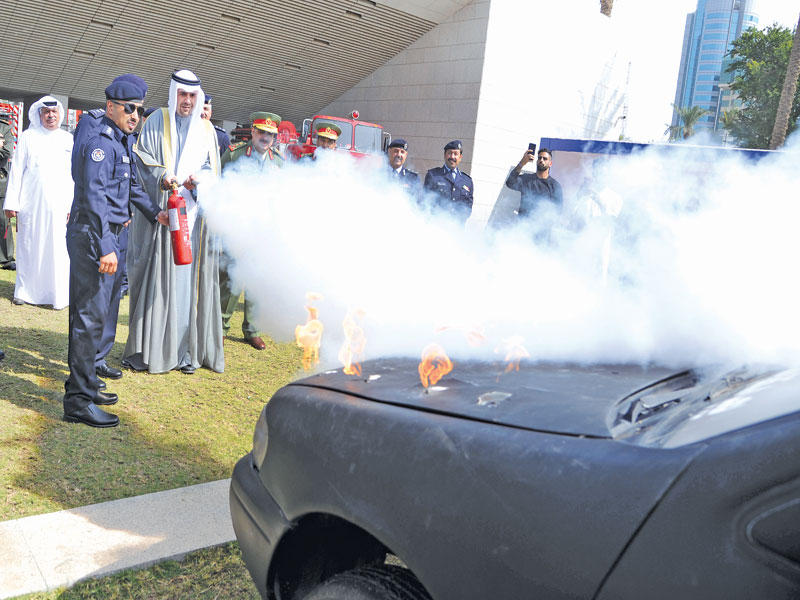 الصالح يكافح حريقاً خلال الاحتفال