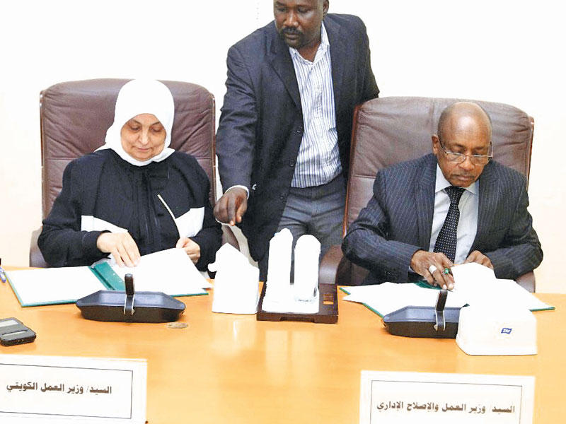 الصبيح توقع محضر مباحثاتها مع نظيرها السوداني 