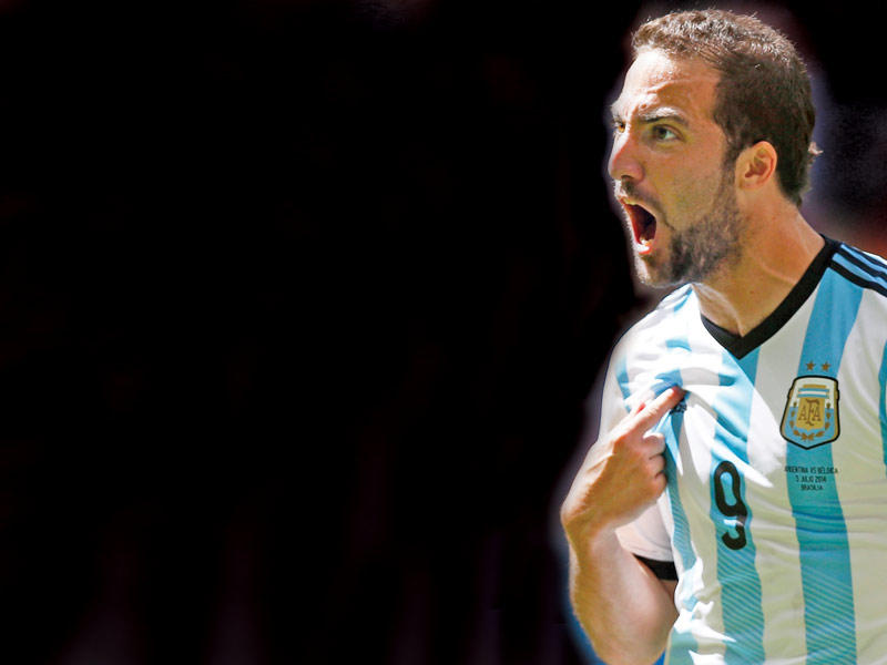 المهاجم الأرجنتيني غونزالو هيغواين