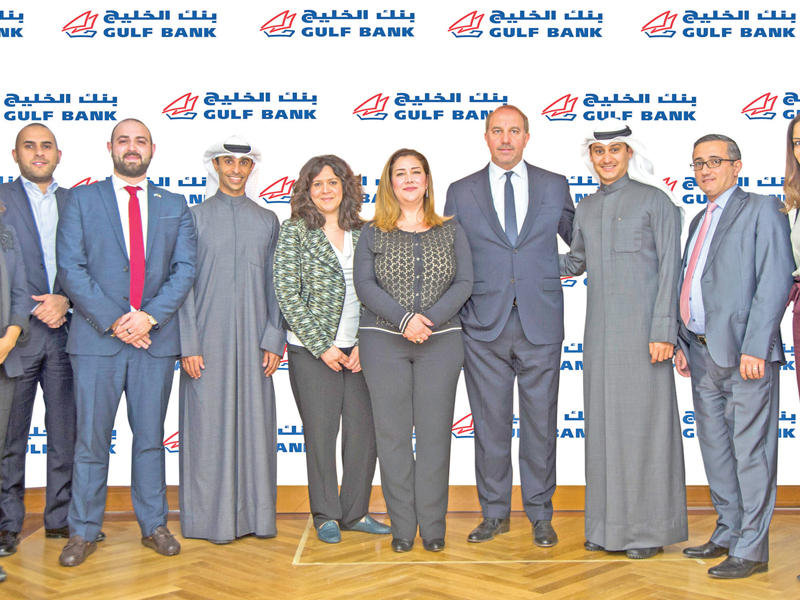 صورة جماعية لممثلي بنك الخليج و«برو فيجن»