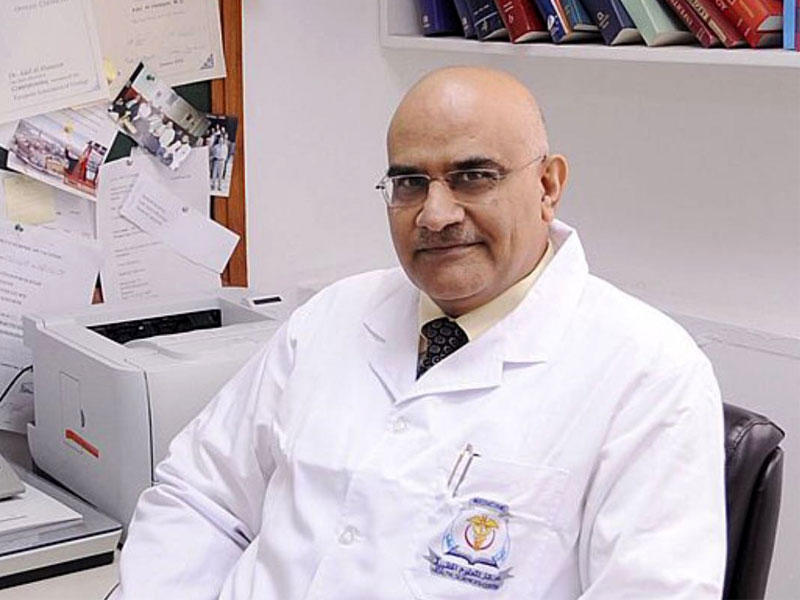 استشاري أمراض المسالك البولية والأستاذ في كلية الطب بجامعة الكويت ورئيس رابطة المسالك البولية، د. عادل الحنيان