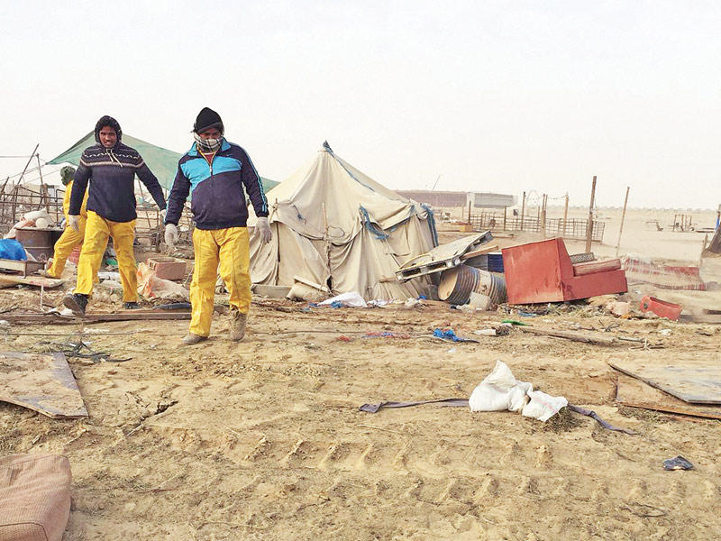 إزالة أحد المخيمات