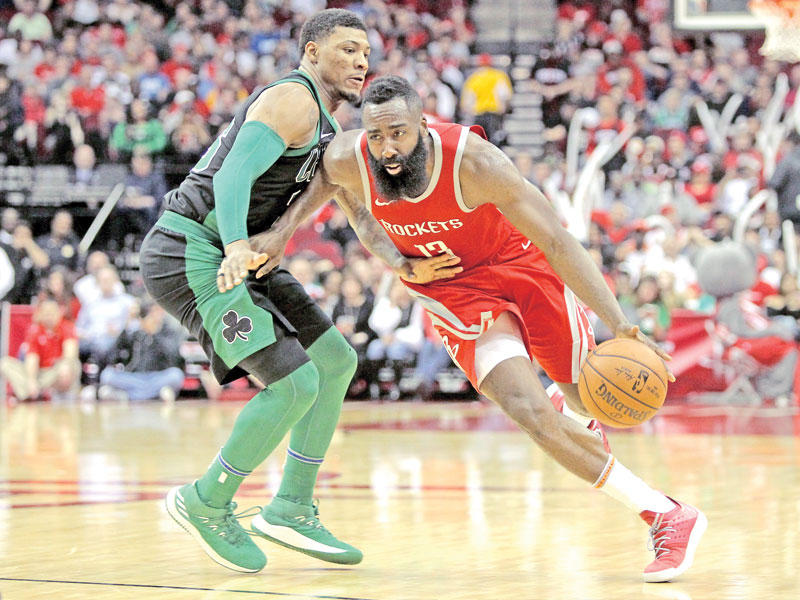 هاردن نجم هيوستن خلال مواجهة بوسطن