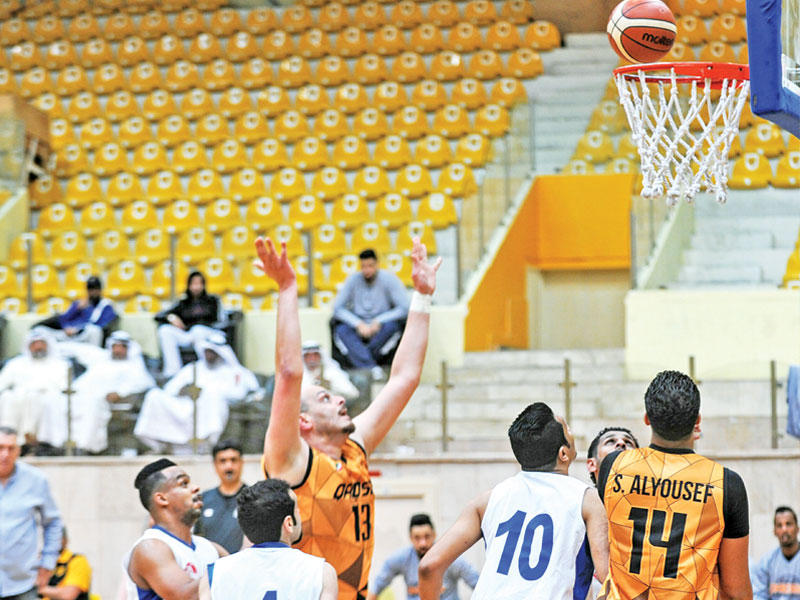 جانب من مباراة القادسية والجهراء والتصويب تحت السلةt(تصوير عوض التعمري)