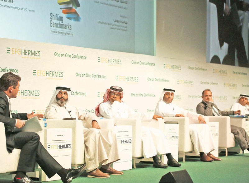 الخالد ومشعل العصيمي خلال مشاركتهما في المؤتمر