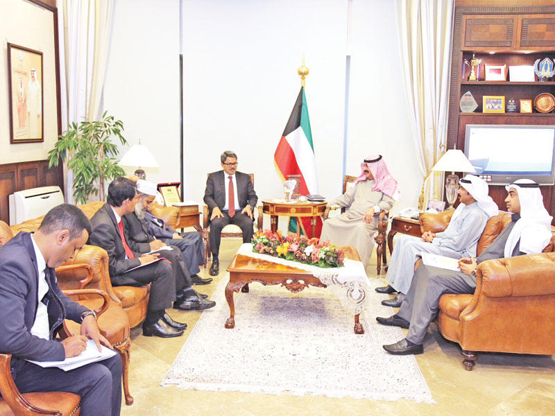 الجارالله أثناء لقائه وزير خارجية بنغلادش