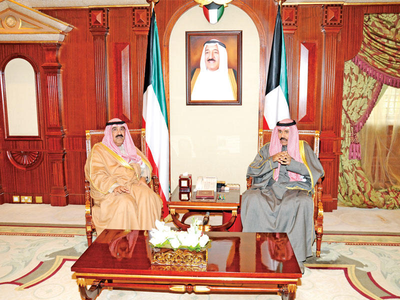 ولي العهد مستقبلاً مشعل الأحمد أمس 