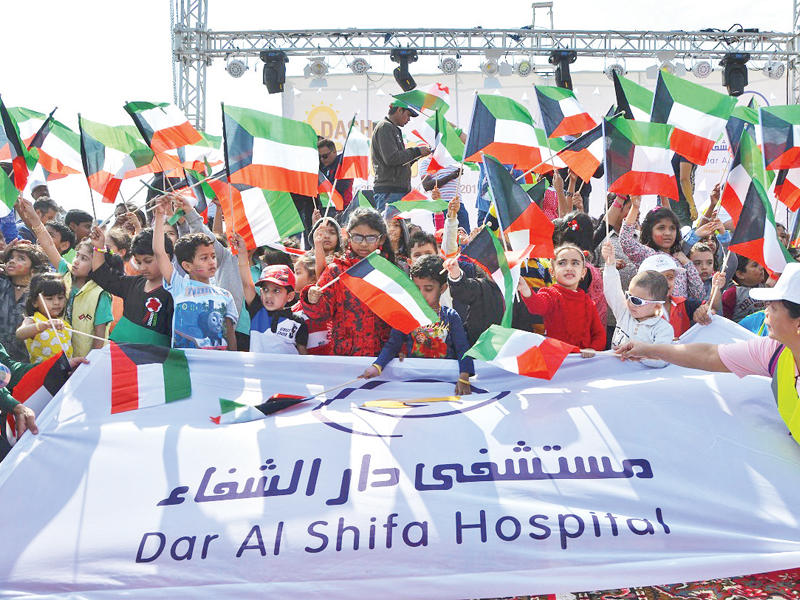 علم الكويت يرفرف أثناء اليوم الترفيهي