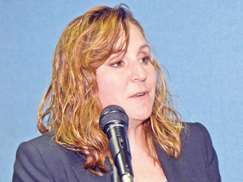 مساعدة رئيس أركان قسم الشؤون المدنية والعسكرية في مركز قيادة العمليات في الجيش الأميركي الرائدة تيري بوسرد