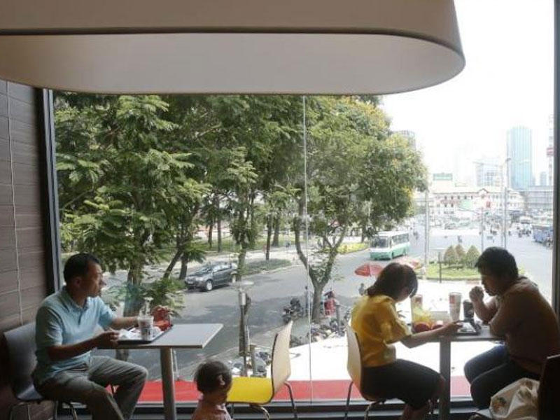 مطعم للوجبات السريعة في فيتنام 