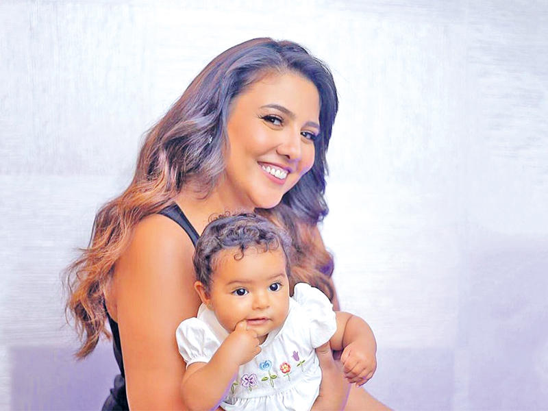 مي كساب وابنتها فريدةn