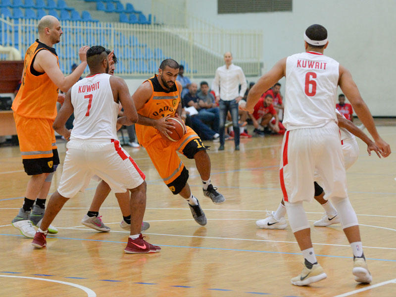 جانب من مباراة الفريقين في الدور التمهيدي 