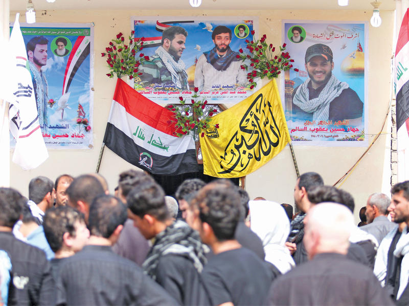 جنازة لأحد متطوعي «الحشد» في البصرة الأربعاء الماضي (أف ب)n