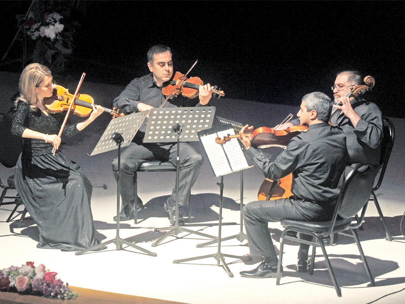 الفرقة الأرمنية آٔرام خاتشاطوريان خلال الحفل