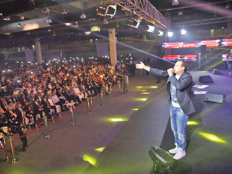 المغني الشعبي حكيم