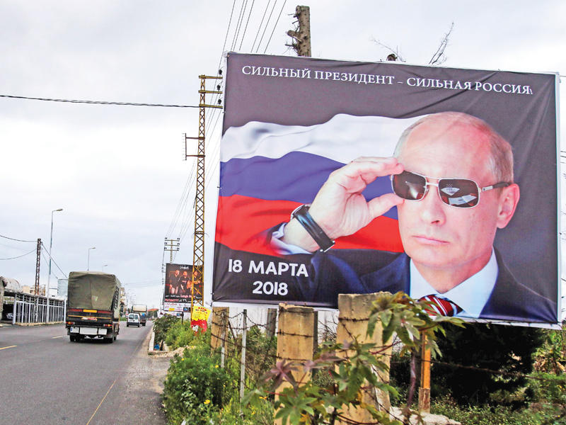 أثارت دعاية انتخابية للرئيس الروسي فلاديمير بوتين وضعت قرب مدينة صور جنوب لبنان الاستغراب علماً بأن هناك جالية روسية متوسطة الحجم تعيش في لبنان  (أ ف ب )