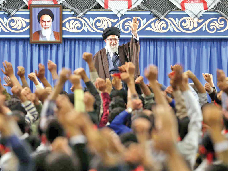 خامنئي يحيي تجمعا للشباب في طهران أمس  (ارنا)