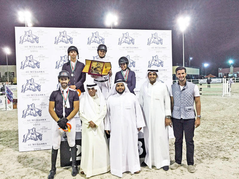 الابطال على منصة التتويج