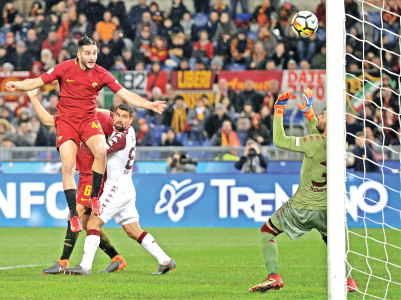 مانولاس نجم روما يحرز هدفه في مرمى تورينو