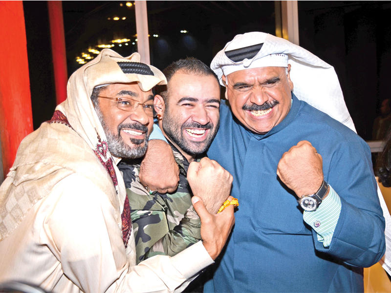 بشار الشطي يتوسط داود حسين وجمال الردهان