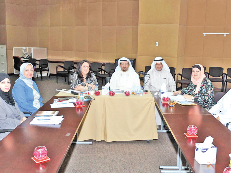 جانب من اجتماع المكتب