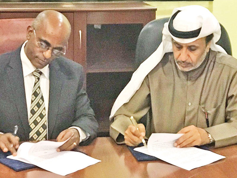 جانب من توقيع إتفاق اعادة استقدام العمالة الإثيوبية