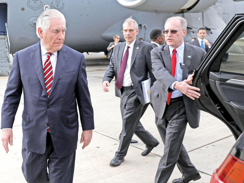 تيلرسون خلال وصوله إلى نيروبي في كينيا قبل أيام (رويترز)