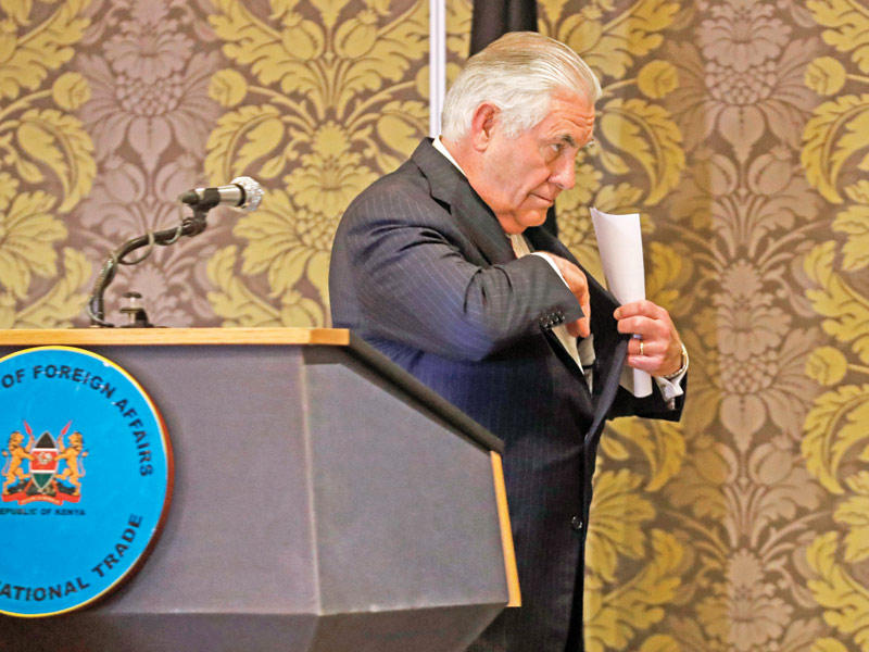 تيلرسون يغادر مؤتمراً صحافياً في نيروبي قبل أيام (أي بي أيه)