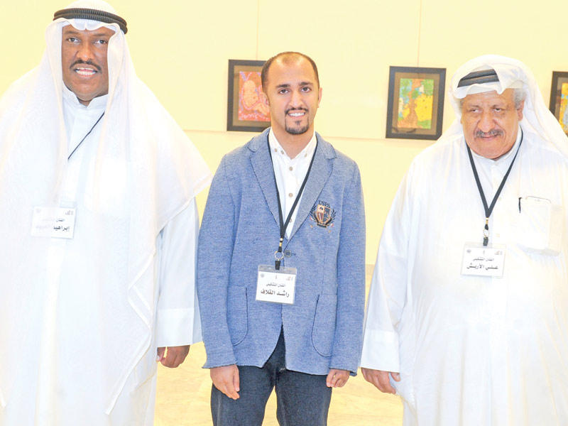 الفنانون علي الأربش وإبراهيم العبيد وراشد القلاف