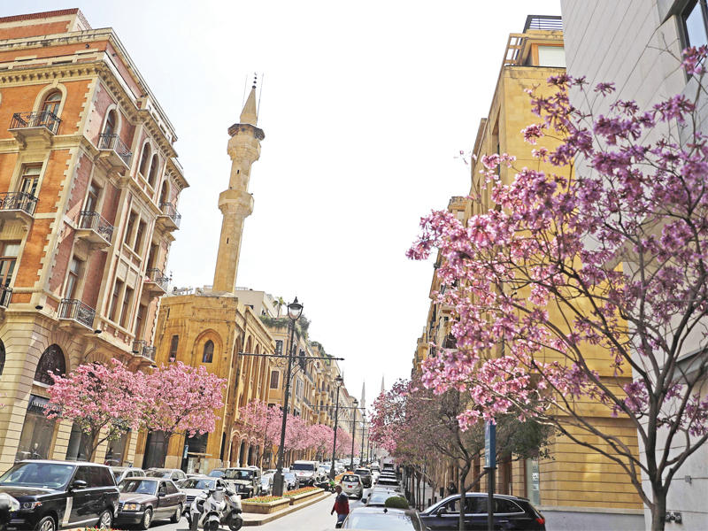 وسط بيروت يرتدي حلة الربيع (أ ف ب)