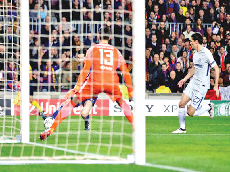 لحظة إحراز ميسي الهدف الأول في مرمى تشلسي